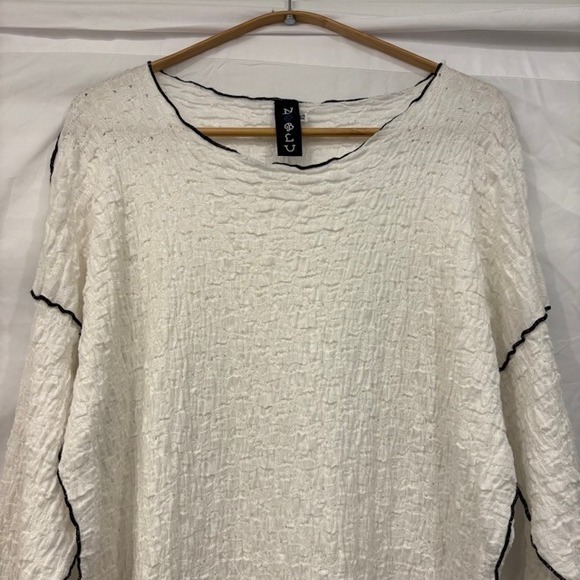 Noblu Textured Knit Oversized Tunic Top Cream Black Trim Long Sleeve Womens XS - Picture 2 of 8